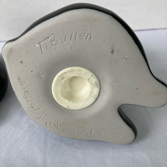 Pigeon Valley Pottery Bear Salt & Pepper signed T Bullen 04 - Picture 3 of 3